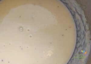 Topf mit Kohlrabi-Kartoffel-Suppe