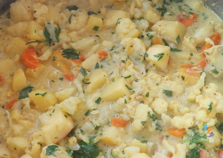 Topf mit Blumenkohl-Linsen-Curry